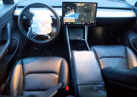 2020 Tesla Model 3 z USA, uszkodzony, nr VIN 5YJ3E1EB2LF663607